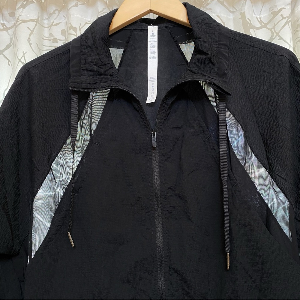 Lululemon black zip up sheer mesh stripes cropped in depth jacket - Picture 7 of 11